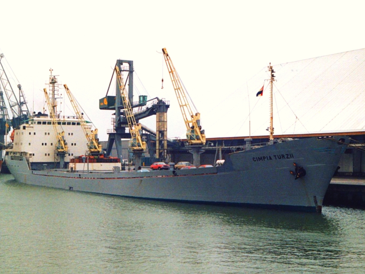 CÎMPIA TURZII, cargou de 8.637 TDW, construit în 1990 la Ș.N. Tulcea