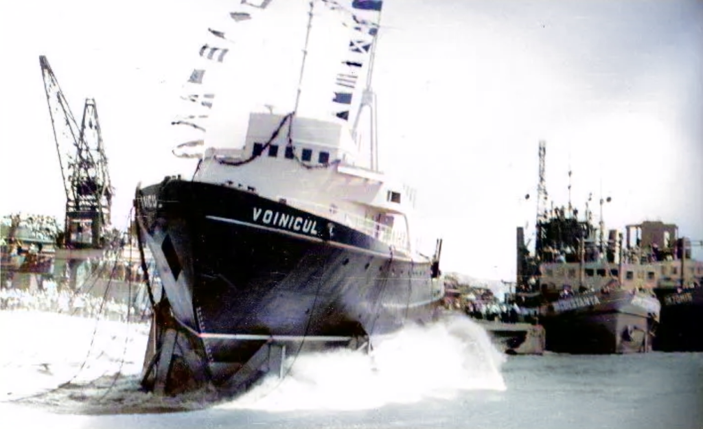 Nava salvator "VOINICUL" - lansare la apă, 1966